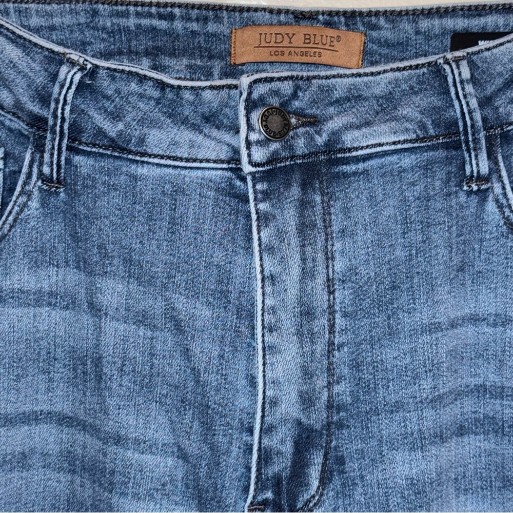 Judy Blue Light Wash Ankle Crop Jeans with Side Braid - Picture 5 of 13